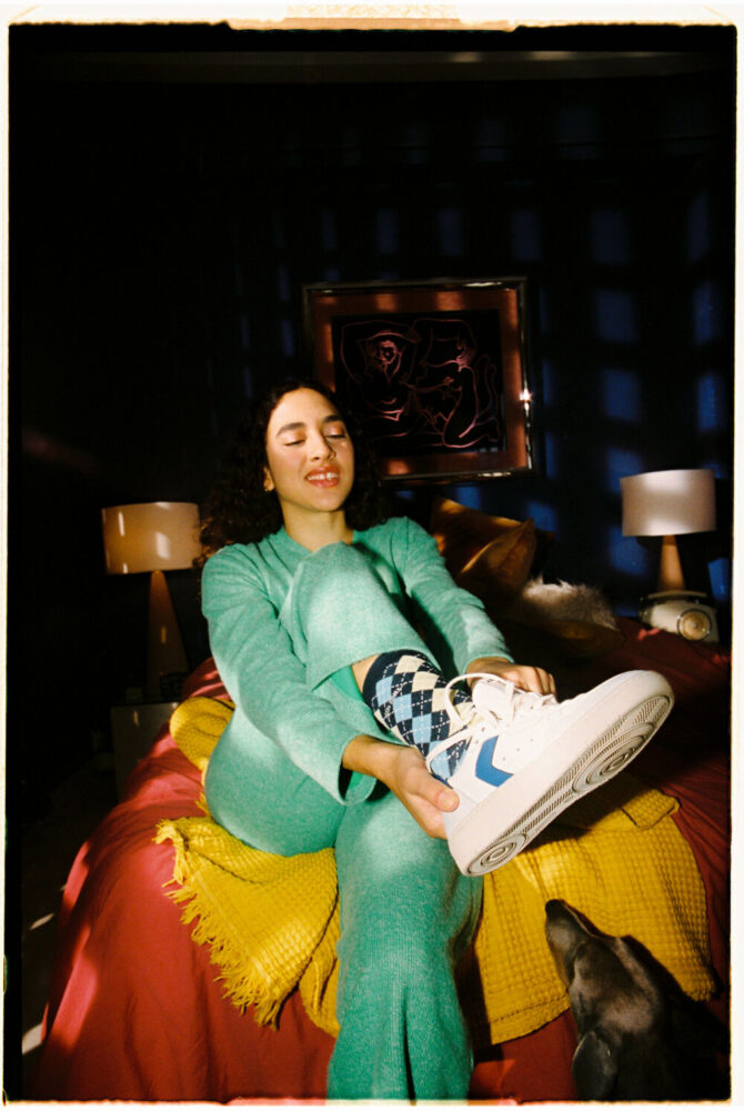 Imagen promocional del lanzamiento de las sneakers de ARZE