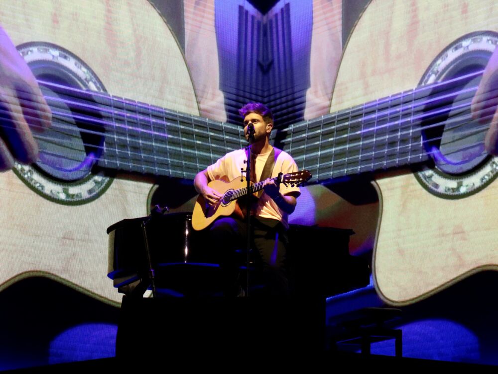 Pablo Alborán, solo con su guitarra. 